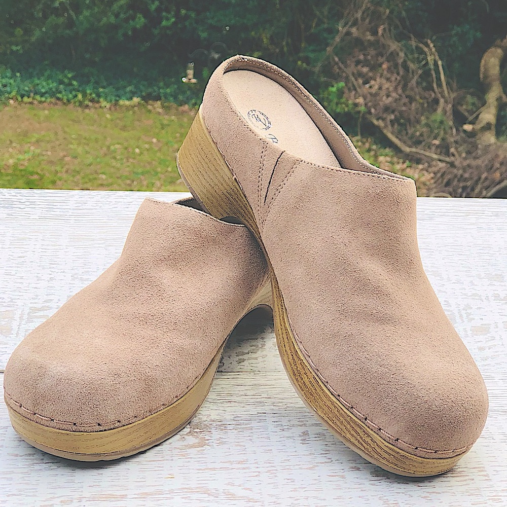 Bella Vita Tan Suede Motto Clogs Woman’s Size 8